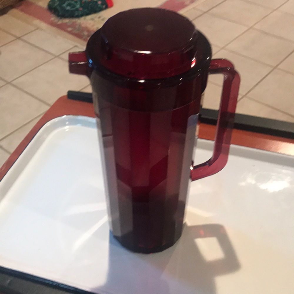 Tupperware 2 qt Pitcher Cranberry Red Acrylic 2003B-2